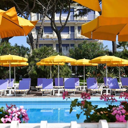 Hotel Majestic Lido di Jesolo Bagian luar foto