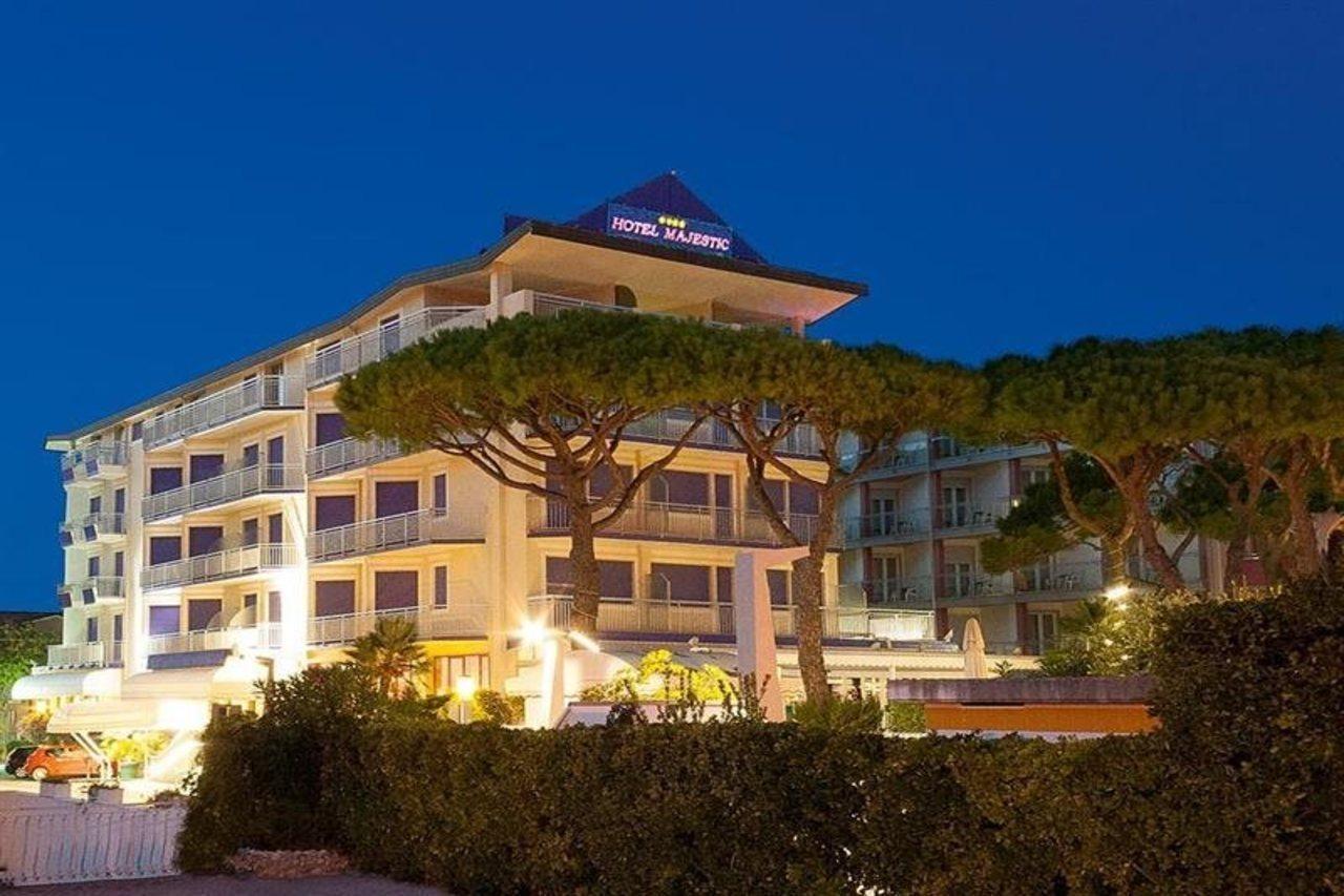 Hotel Majestic Lido di Jesolo Bagian luar foto