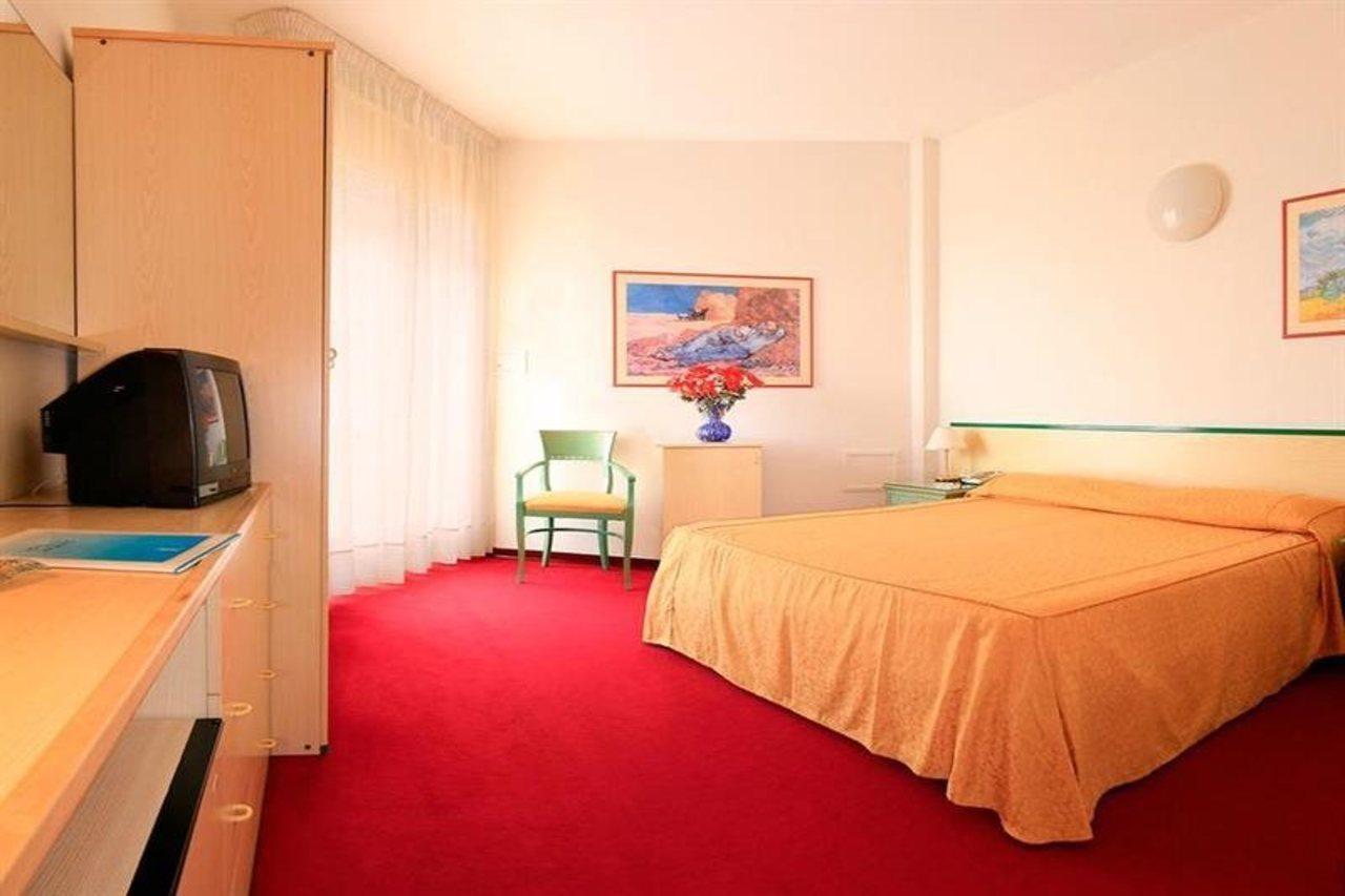 Hotel Majestic Lido di Jesolo Bagian luar foto