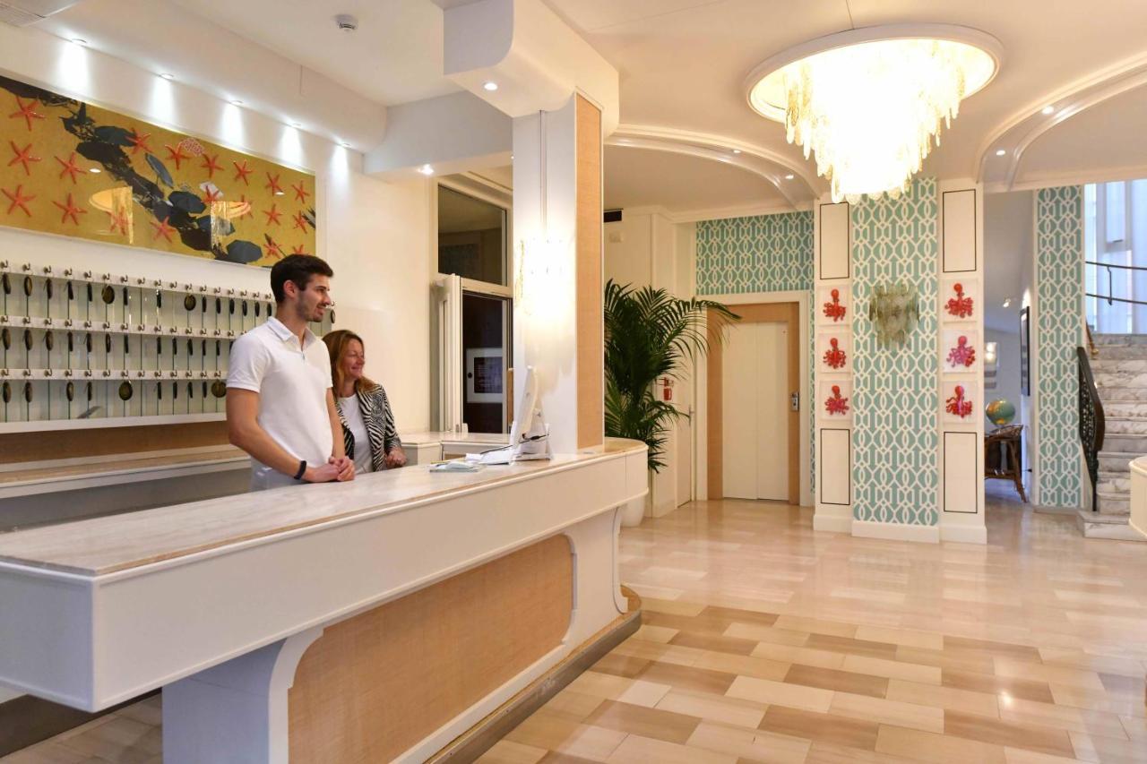 Hotel Majestic Lido di Jesolo Bagian luar foto