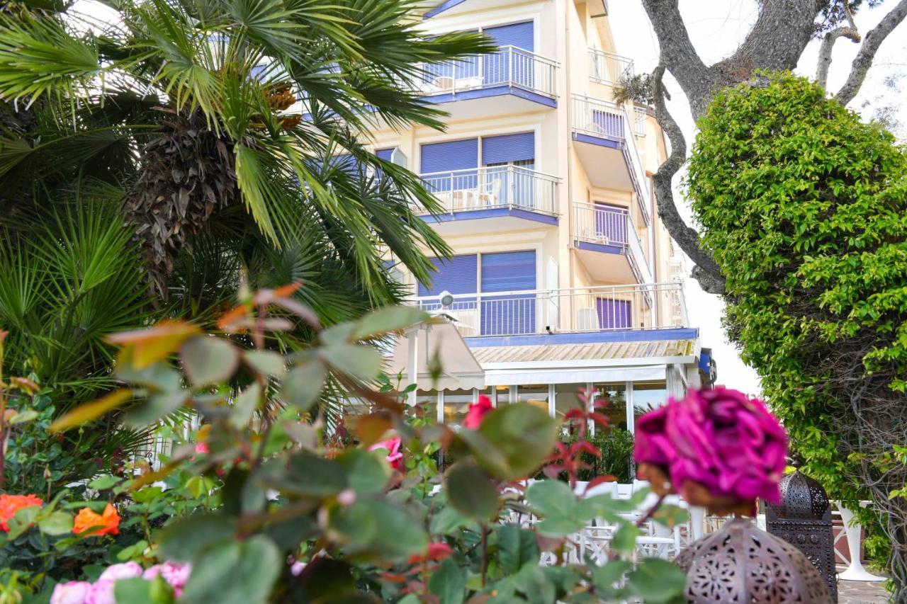 Hotel Majestic Lido di Jesolo Bagian luar foto