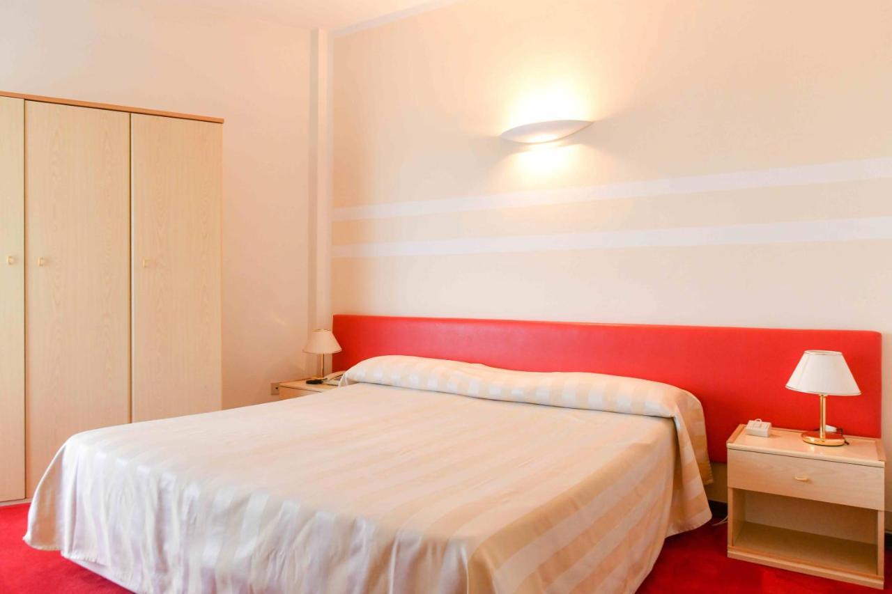 Hotel Majestic Lido di Jesolo Bagian luar foto