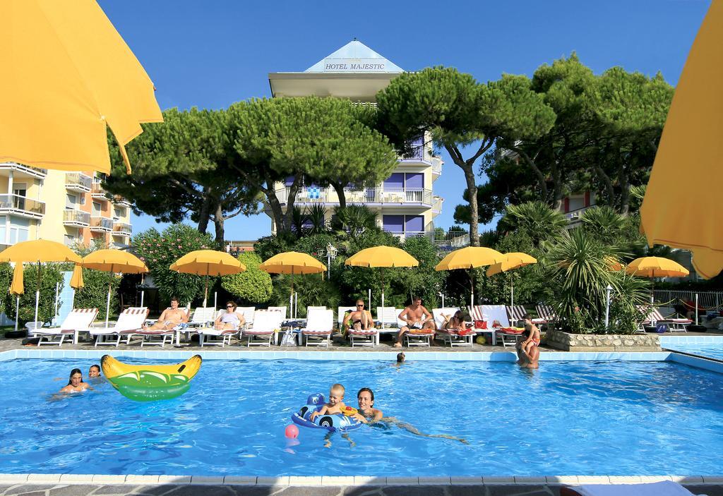 Hotel Majestic Lido di Jesolo Bagian luar foto