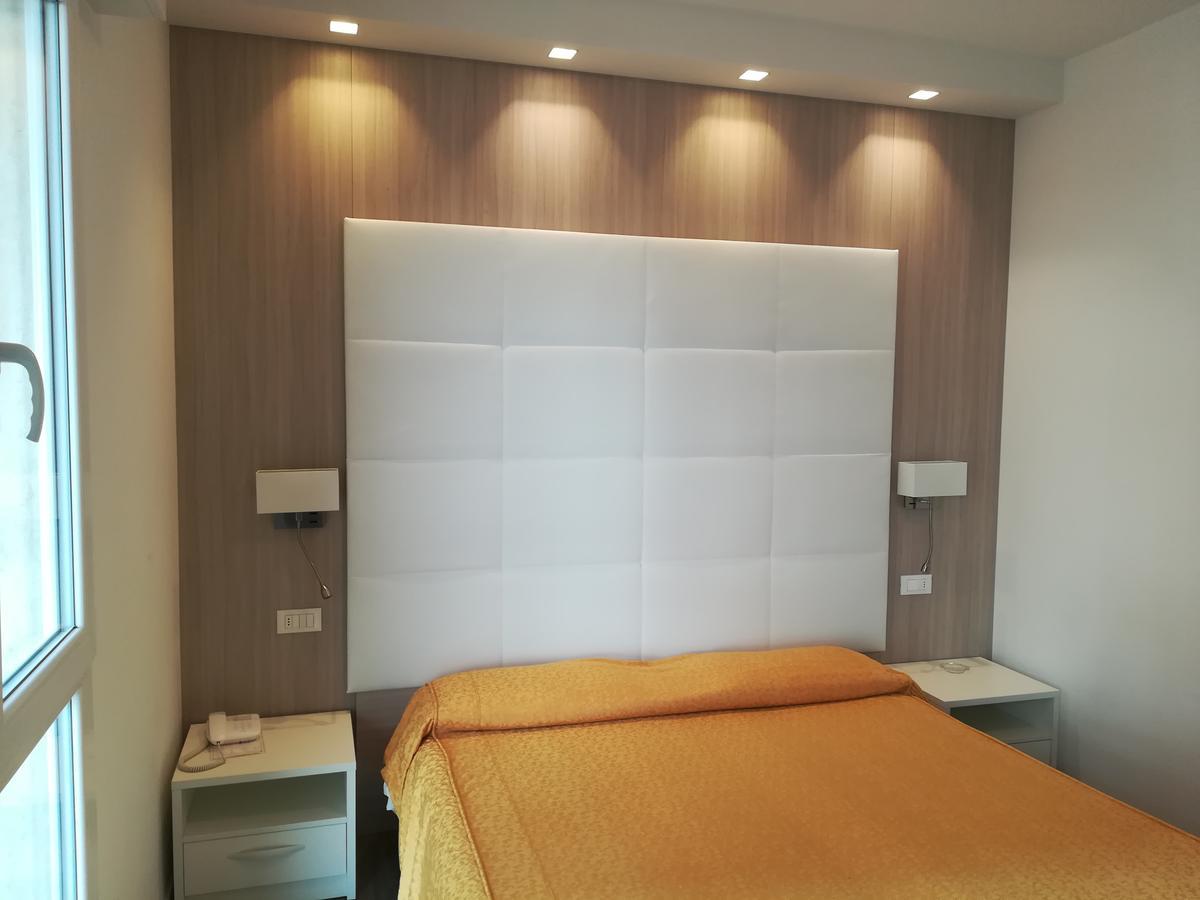 Hotel Majestic Lido di Jesolo Bagian luar foto