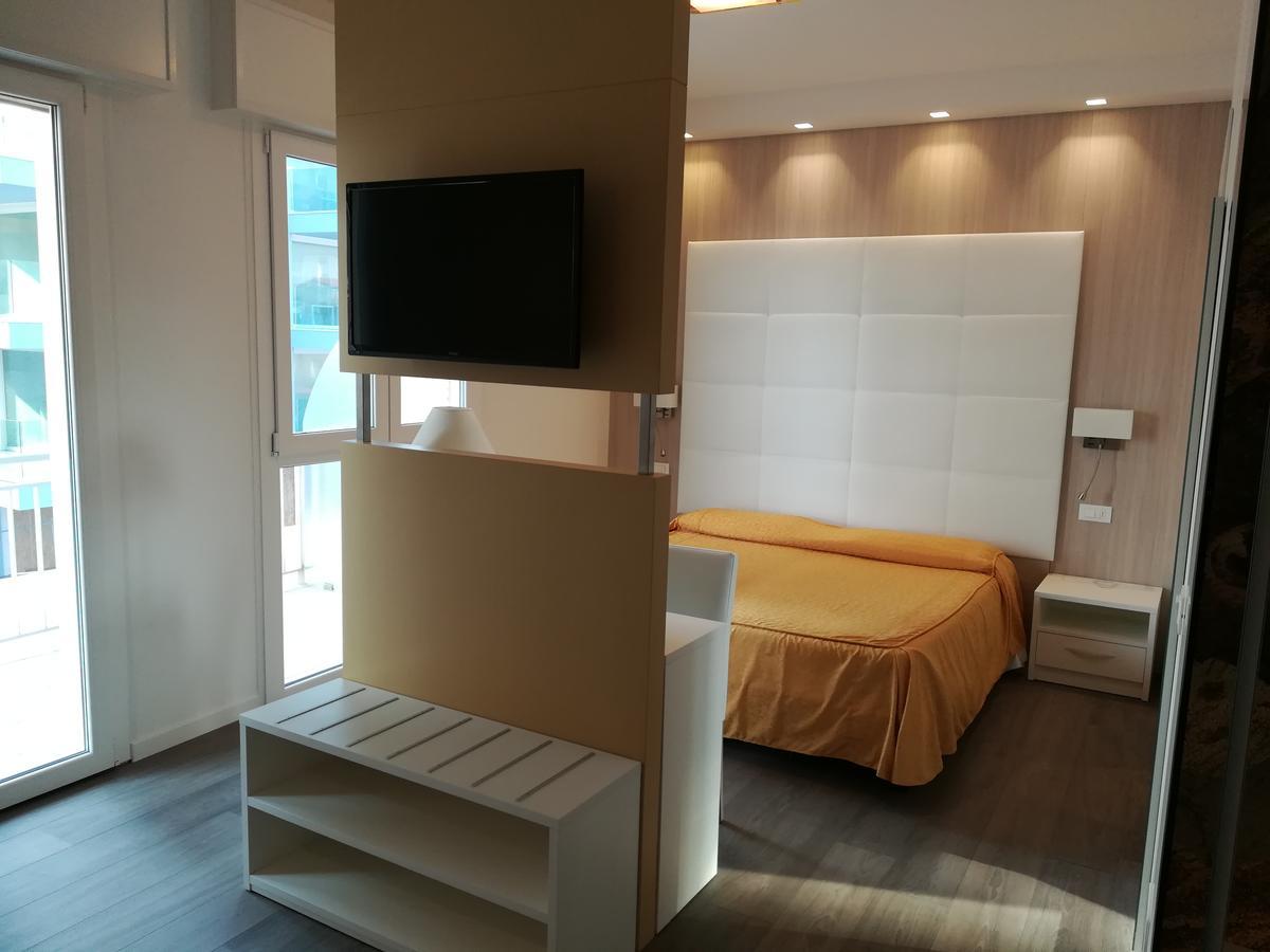 Hotel Majestic Lido di Jesolo Bagian luar foto