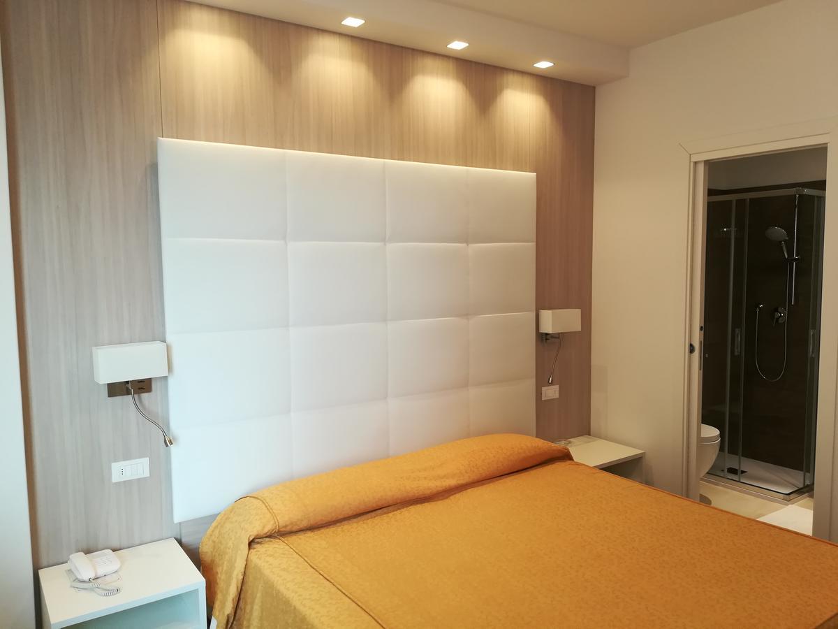 Hotel Majestic Lido di Jesolo Bagian luar foto