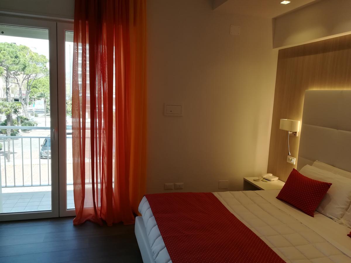 Hotel Majestic Lido di Jesolo Bagian luar foto