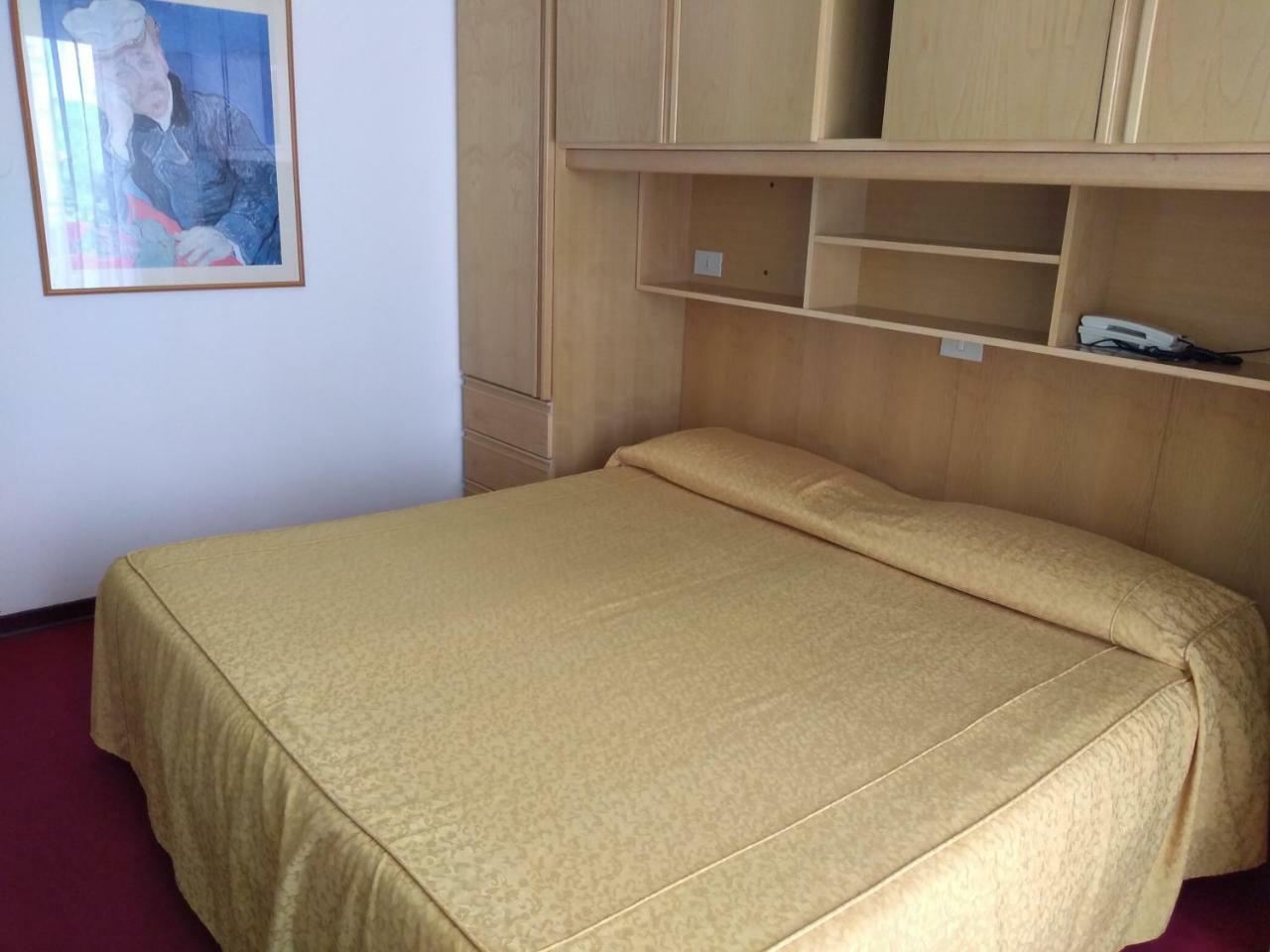 Hotel Majestic Lido di Jesolo Bagian luar foto